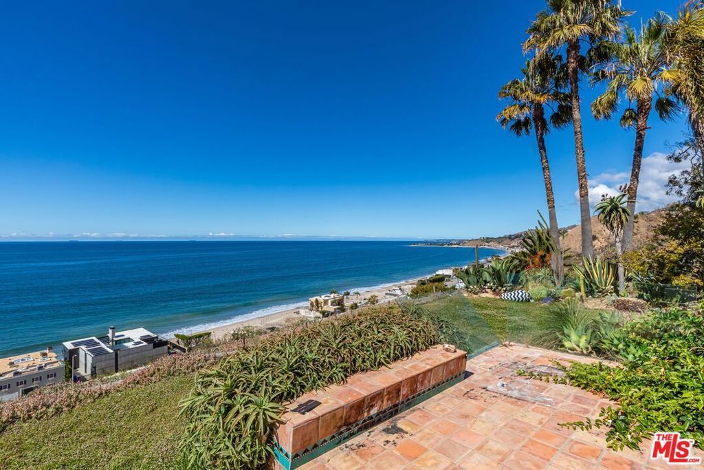 Image 1 of property listing at 21967 Pacific Coast Highway, Malibu, CA 90265
