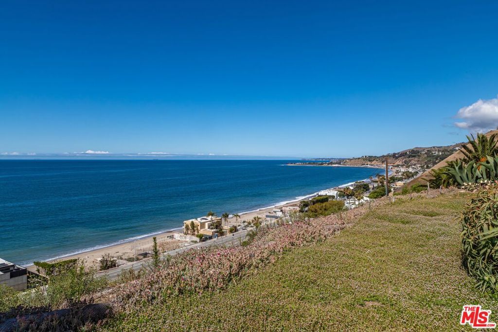 Image 10 of property listing at 21967 Pacific Coast Highway, Malibu, CA 90265