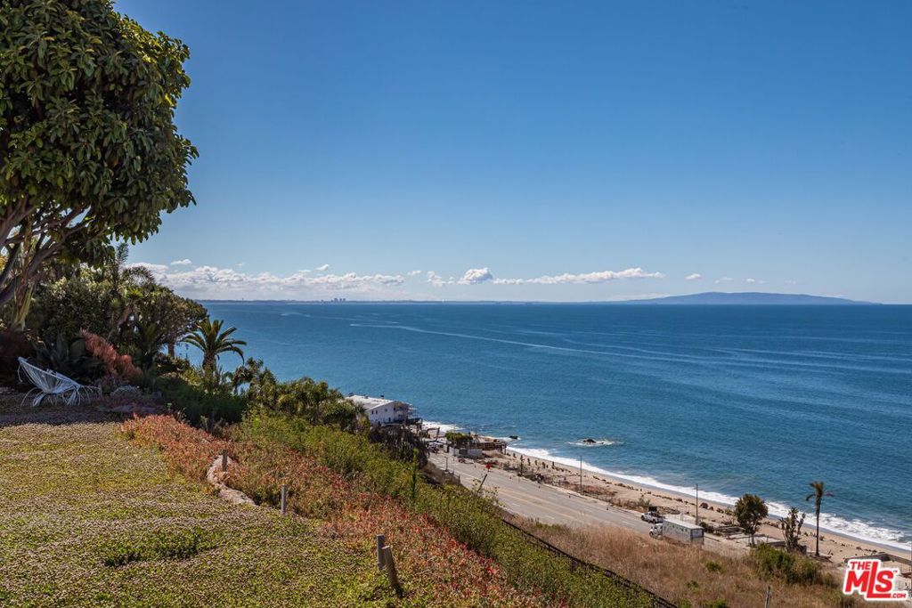 Image 11 of property listing at 21967 Pacific Coast Highway, Malibu, CA 90265