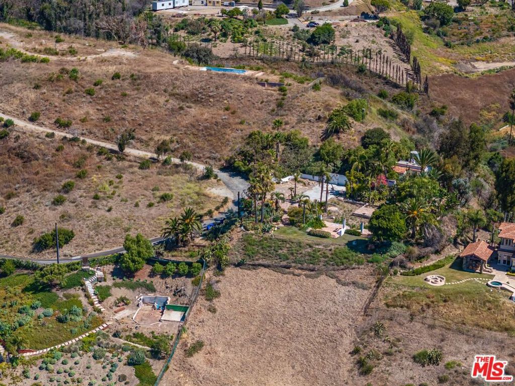 Image 5 of property listing at 21967 Pacific Coast Highway, Malibu, CA 90265