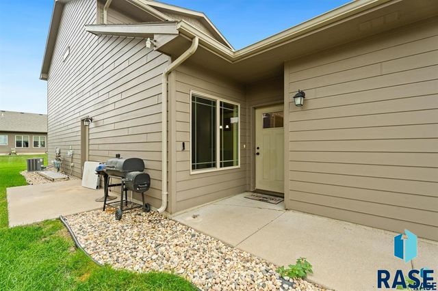 7110 S Bridger Pl Place, Sioux Falls, SD 57108