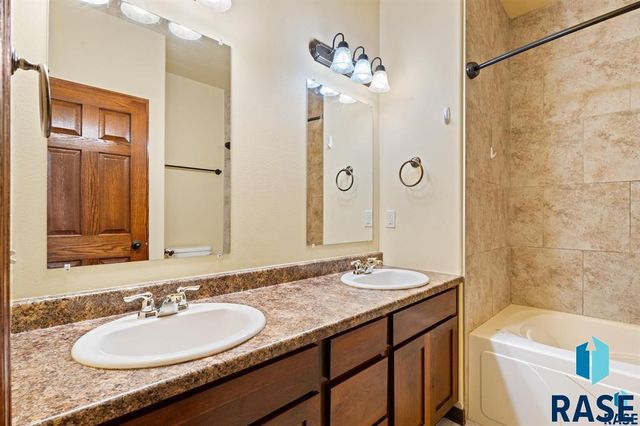 7110 S Bridger Pl Place, Sioux Falls, SD 57108