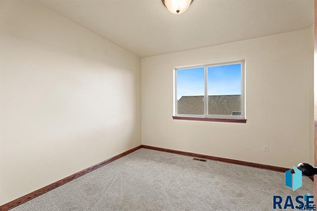 7110 S Bridger Pl Place, Sioux Falls, SD 57108