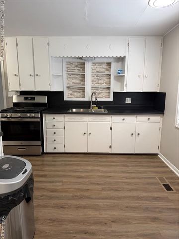 2525 19th Avenue, Port Huron, MI 48060