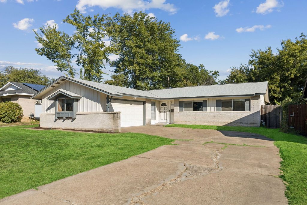 3209 Seaside Street, Irving, TX 75062