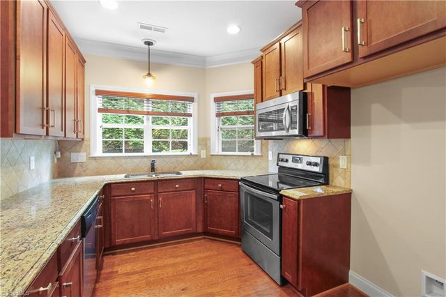 1444 Neville Gardens Lane, Winston-salem, NC 27103