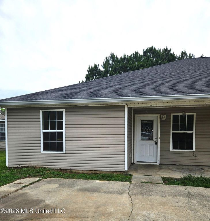 8700 Spring Avenue, A, Ocean Springs, MS 39564