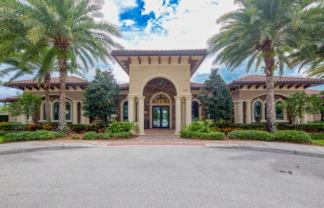833 SE Courances Drive, Port St Lucie, FL 34984