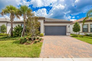 833 SE Courances Drive, Port St Lucie, FL 34984
