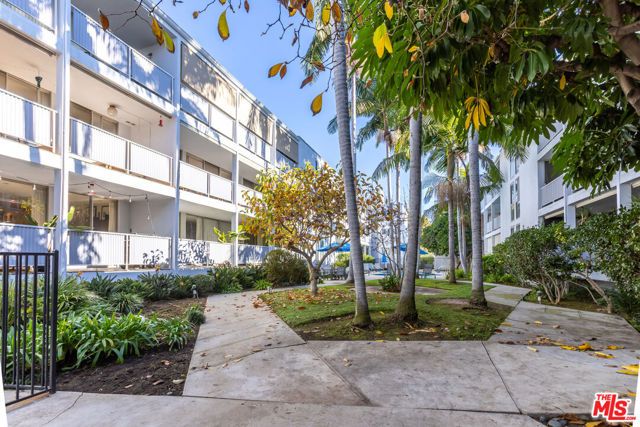 848 N Kings Road 102, West Hollywood, CA 90069