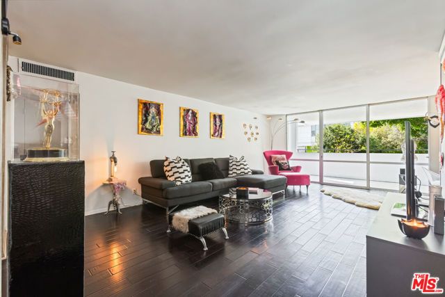 848 N Kings Road 102, West Hollywood, CA 90069