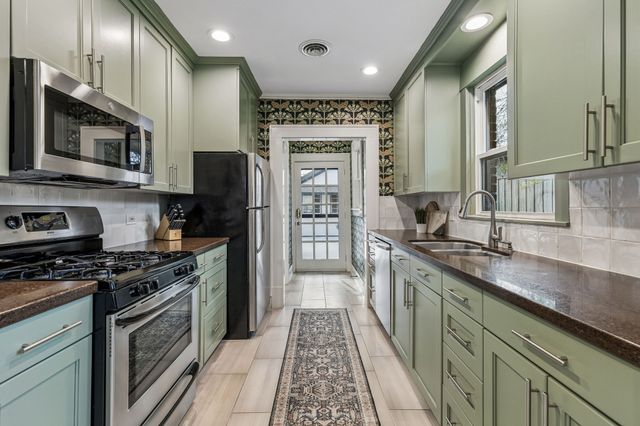 1419 S Montreal Avenue, Dallas, TX 75208