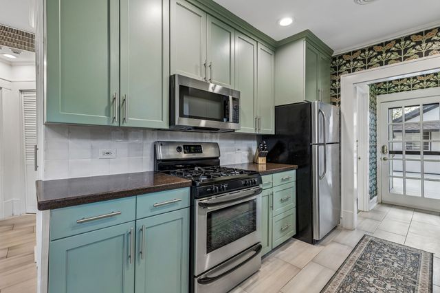 1419 S Montreal Avenue, Dallas, TX 75208