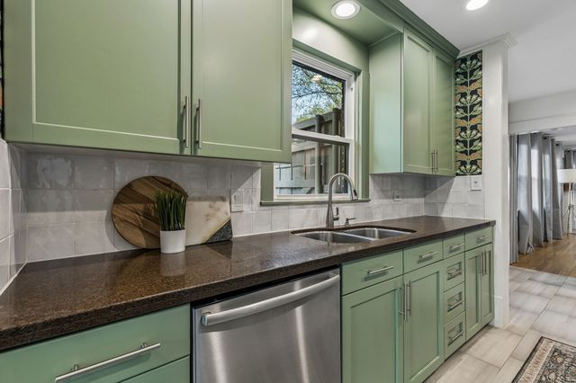 1419 S Montreal Avenue, Dallas, TX 75208