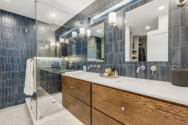 1419 S Montreal Avenue, Dallas, TX 75208