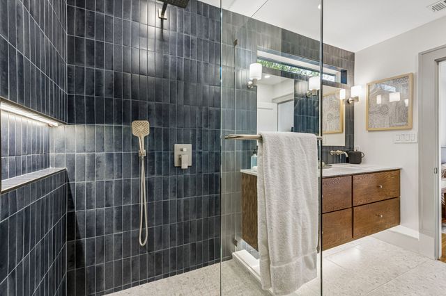 1419 S Montreal Avenue, Dallas, TX 75208