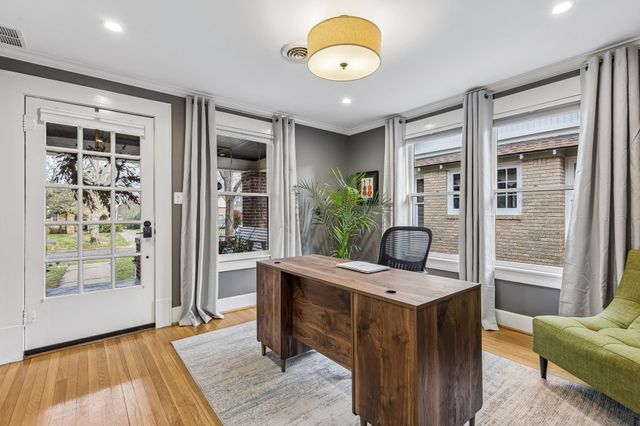 1419 S Montreal Avenue, Dallas, TX 75208