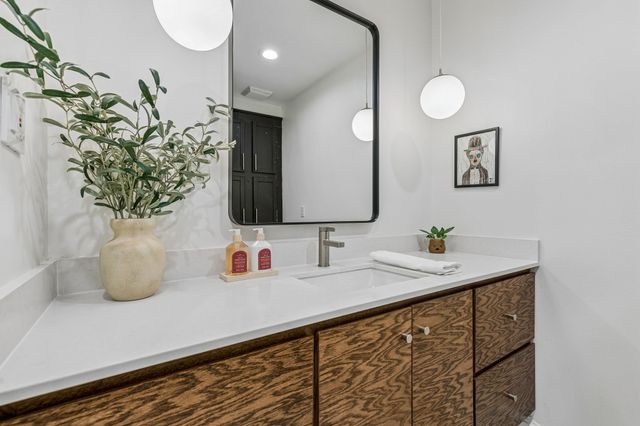 1419 S Montreal Avenue, Dallas, TX 75208