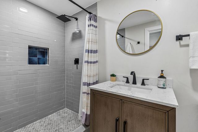 1419 S Montreal Avenue, Dallas, TX 75208