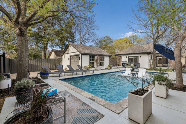 1419 S Montreal Avenue, Dallas, TX 75208