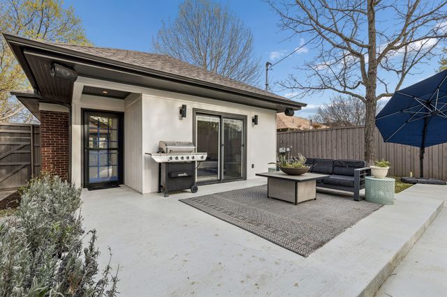 1419 S Montreal Avenue, Dallas, TX 75208