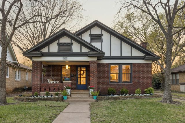 1419 S Montreal Avenue, Dallas, TX 75208