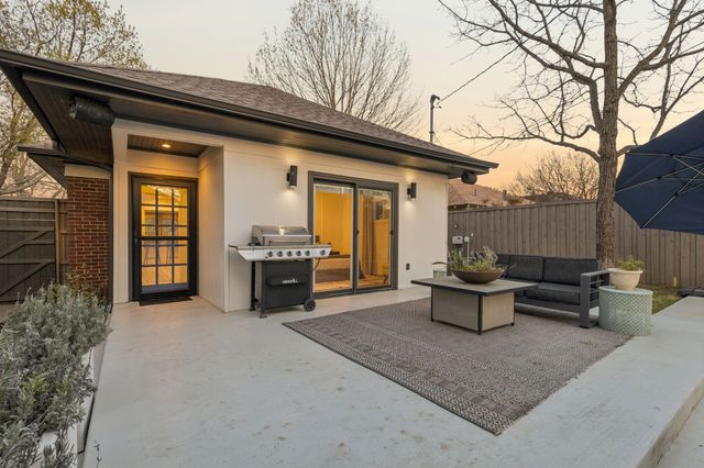 1419 S Montreal Avenue, Dallas, TX 75208