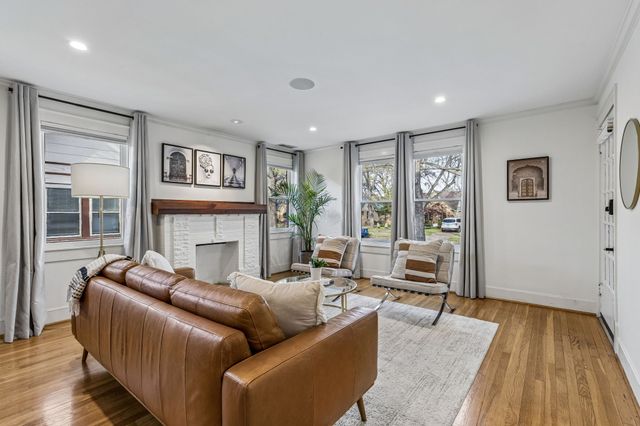 1419 S Montreal Avenue, Dallas, TX 75208