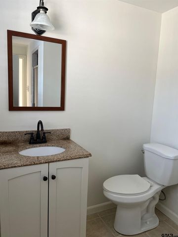 328 S Mockingbird Ln, Tyler, TX 75701