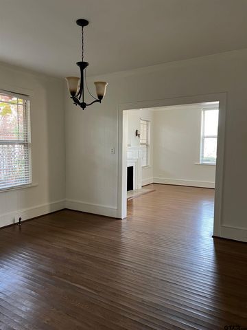 328 S Mockingbird Ln, Tyler, TX 75701