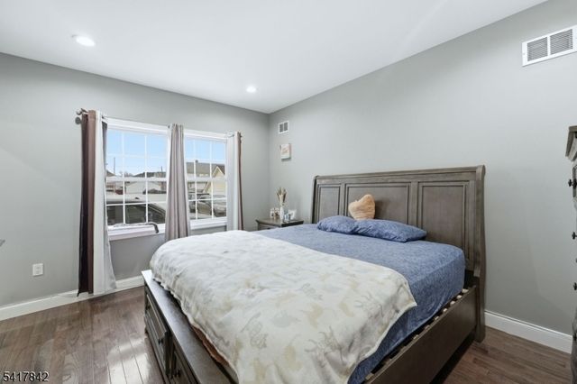 909 Monroe Ave, Elizabeth City, NJ 07201