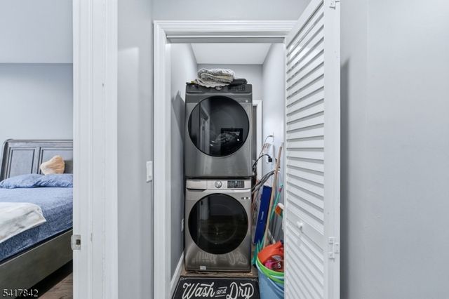 909 Monroe Ave, Elizabeth City, NJ 07201