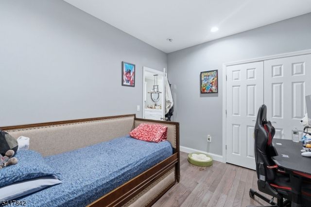 909 Monroe Ave, Elizabeth City, NJ 07201