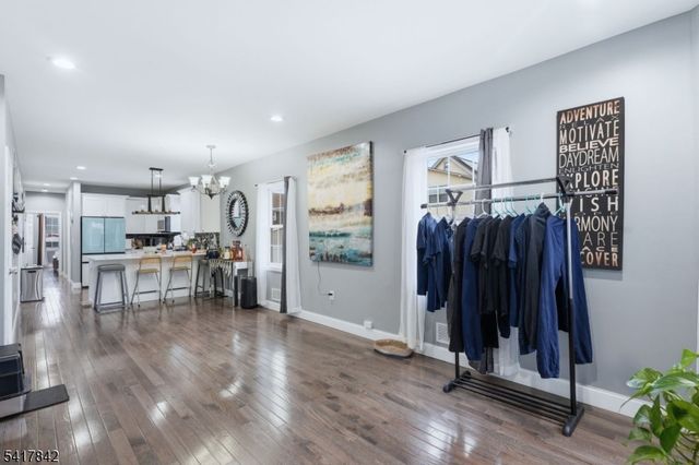 909 Monroe Ave, Elizabeth City, NJ 07201