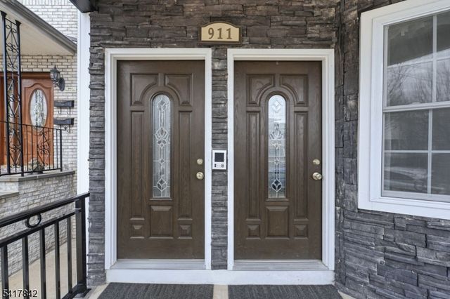 909 Monroe Ave, Elizabeth City, NJ 07201