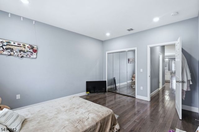 909 Monroe Ave, Elizabeth City, NJ 07201