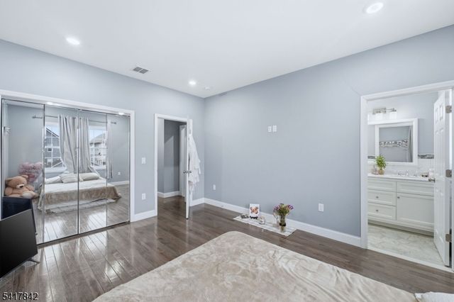 909 Monroe Ave, Elizabeth City, NJ 07201