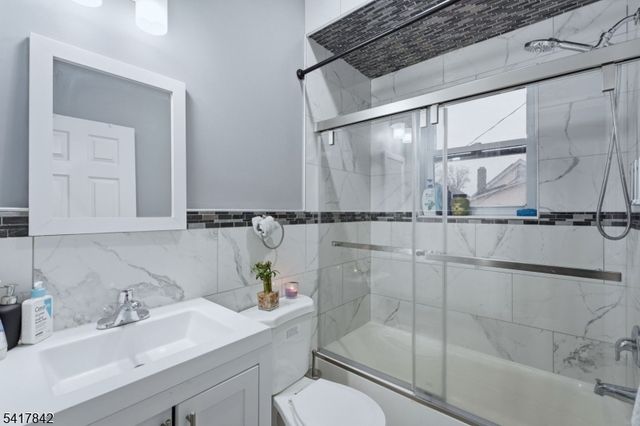 909 Monroe Ave, Elizabeth City, NJ 07201