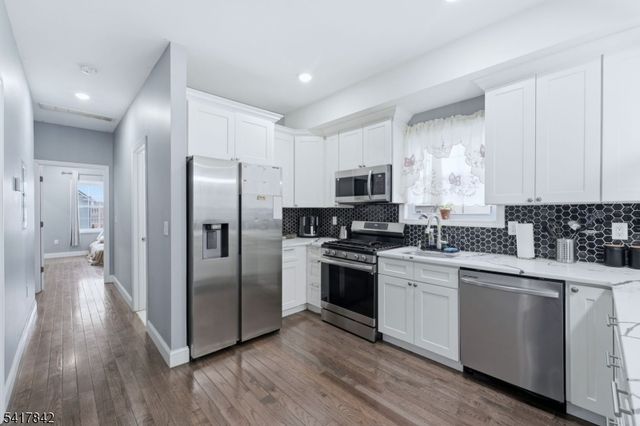 909 Monroe Ave, Elizabeth City, NJ 07201