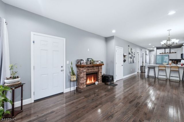 909 Monroe Ave, Elizabeth City, NJ 07201