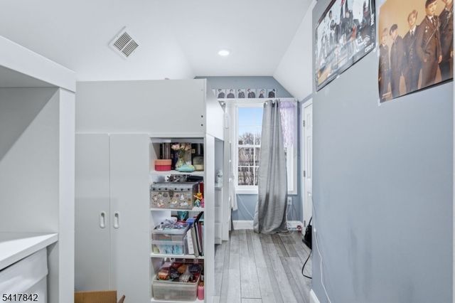 909 Monroe Ave, Elizabeth City, NJ 07201