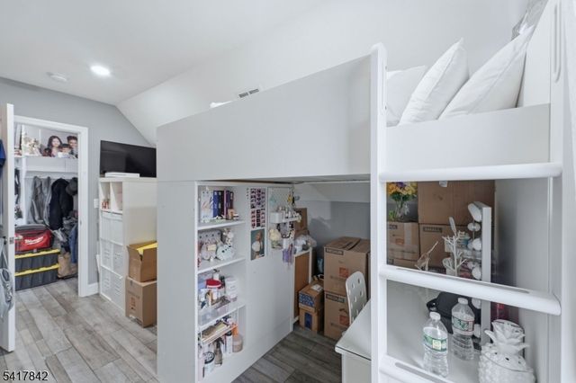 909 Monroe Ave, Elizabeth City, NJ 07201