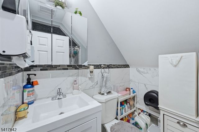 909 Monroe Ave, Elizabeth City, NJ 07201