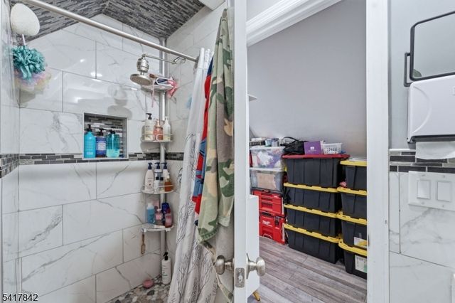 909 Monroe Ave, Elizabeth City, NJ 07201