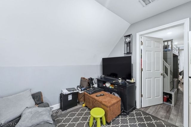 909 Monroe Ave, Elizabeth City, NJ 07201