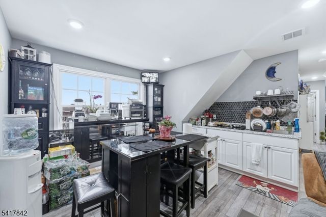 909 Monroe Ave, Elizabeth City, NJ 07201