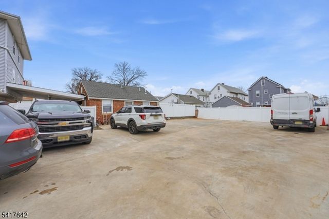 909 Monroe Ave, Elizabeth City, NJ 07201