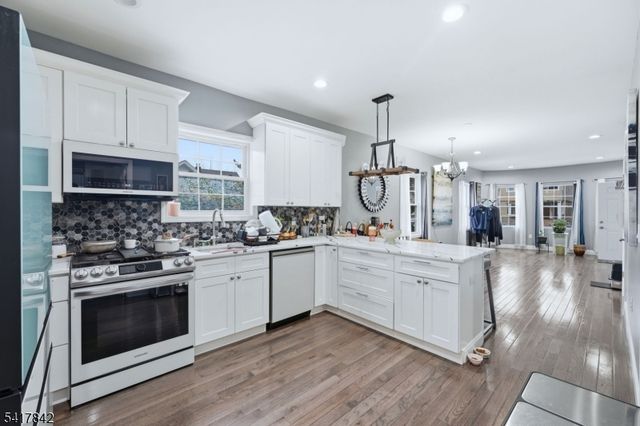 909 Monroe Ave, Elizabeth City, NJ 07201