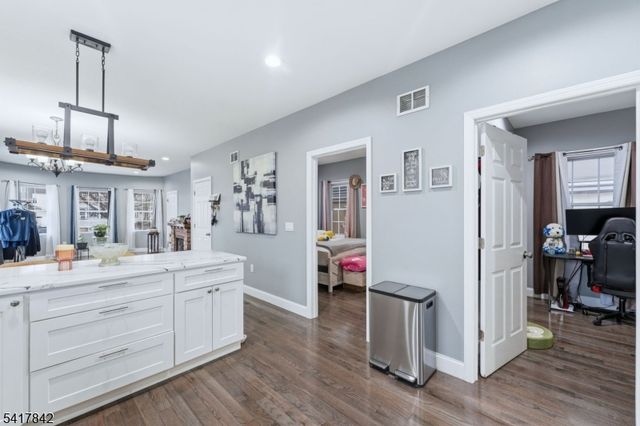 909 Monroe Ave, Elizabeth City, NJ 07201