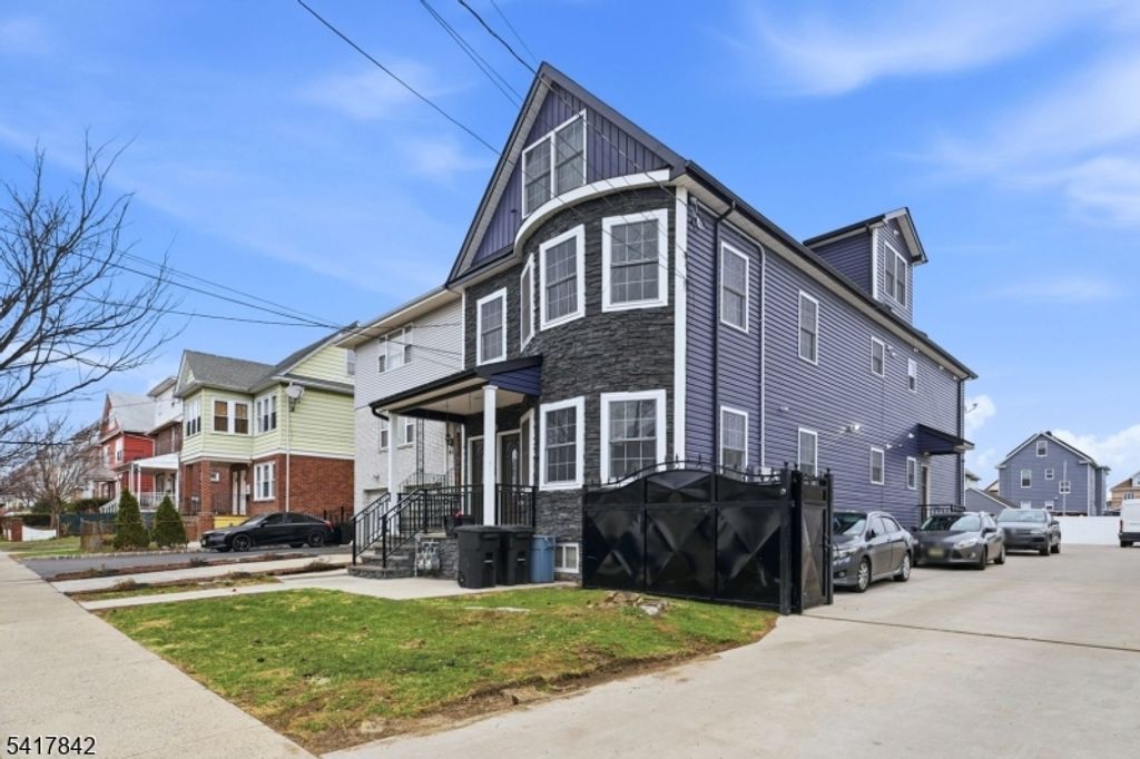 909 Monroe Ave, Elizabeth City, NJ 07201